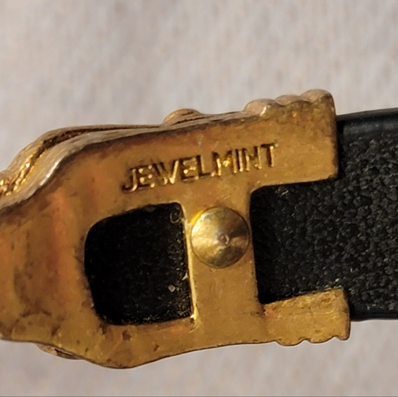 Jewelmint Lioness Head Bracelet Gold Tone with a Leather Band - Picture 9 of 10